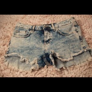 High waisted bleach washed denim shorts